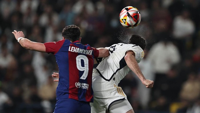 Lewandowski: Barcelona Tahu Cara Kalahkan Real Madrid
