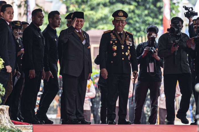 Prabowo Anugerahkan Bintang Jasa Utama ke Mentan Amran Sulaiman