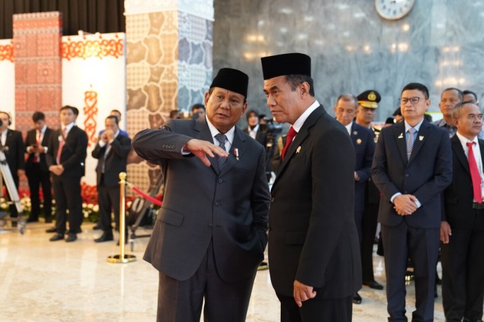 Prabowo Anugerahkan Bintang Jasa Utama ke Mentan Amran Sulaiman